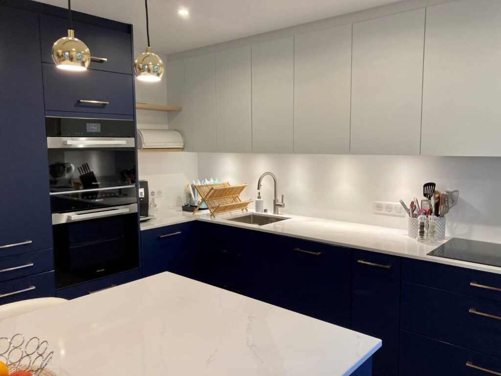 BLEU FONCE ET GRIS CLAIR